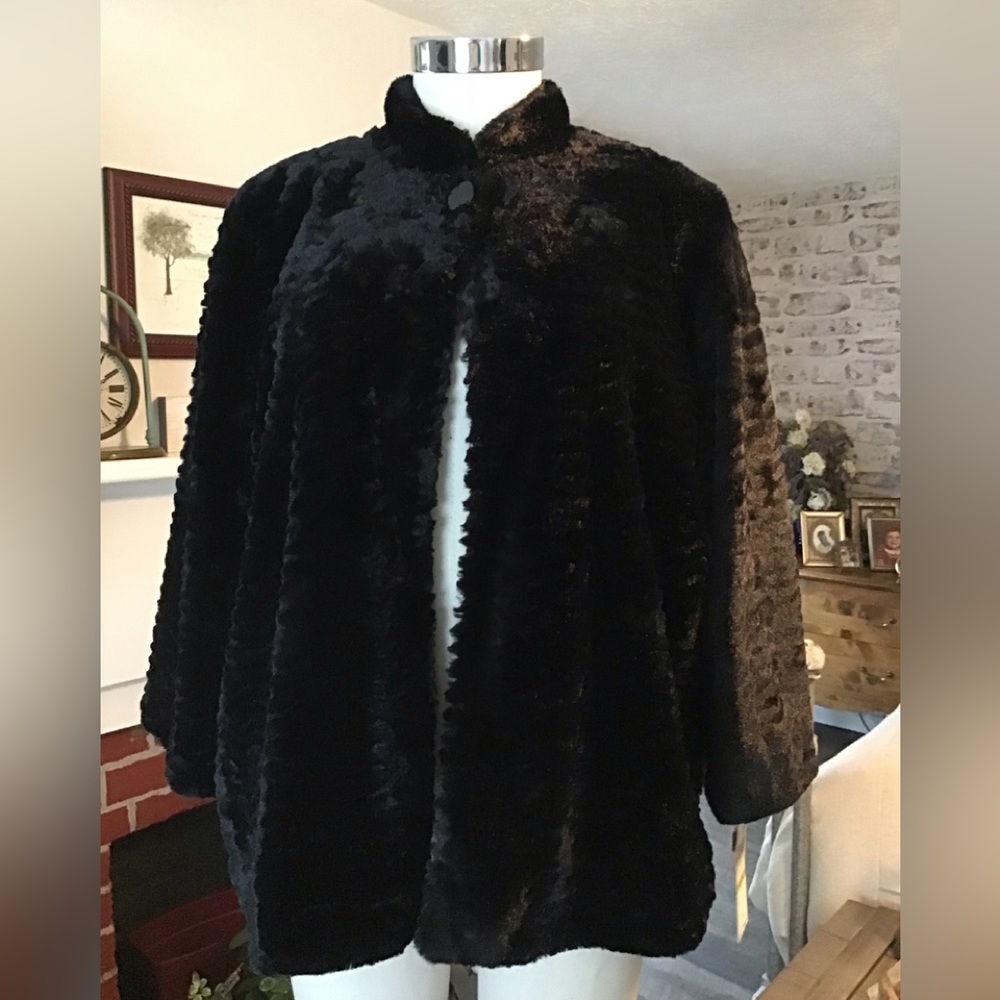 Alfred Dunner classic black faux fur jacket/cape. Worn once to a wedding.